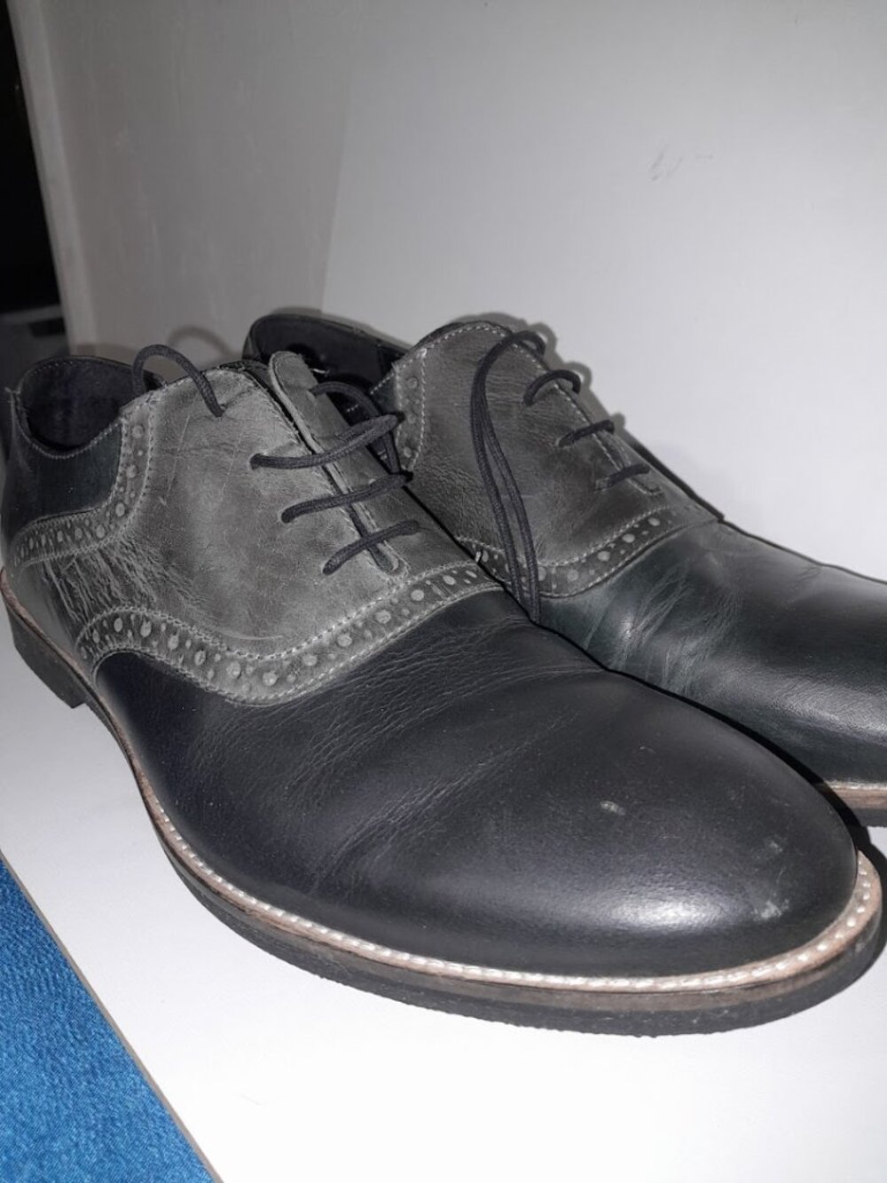 Mens Black Dress shoes with textured grey saddle. Red Tape size 9.5 Oxford Derby